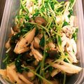 かぴはん's cooksnap of when they made 簡単★副菜【豆苗としめじの胡麻和え】.