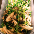 かぴはん's cooksnap of when they made 簡単★副菜【豆苗としめじの胡麻和え】.