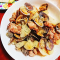 すずママ12's cooksnap of when they made あさりと鶏もも肉とじゃがいものバター蒸し.