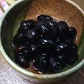 fuutonka's cooksnap of when they made 炊飯器でぷっくり黒豆カンタンよ美肌お正月.