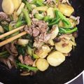 モモクリアオ's cooksnap of when they made 豚肉としめじで★ガーリックバター醤油炒め.