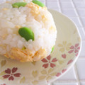雛鳥と親鳥's cooksnap of when they made 枝豆といりたまごのおにぎり.