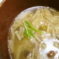 rakuen's cooksnap of when they made お鍋一つで出来る！きのこたっぷりきのこ汁.
