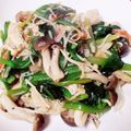 ☆ALICE☆☆'s cooksnap of when they made キノコとほうれん草のガリバタ炒め.