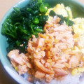 クックEI2GRA☆'s cooksnap of when they made ☆鮭と卵とほうれん草の三色丼☆.