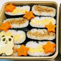mutsu＊'s cooksnap of when they made 鶏そぼろと卵のおにぎらず.
