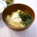 runa10's cooksnap of when they made 母の味＊おいもと玉ねぎとわかめの味噌汁.