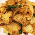 なーなちゃん's cooksnap of when they made 新ジャガと新玉ねぎのカレー炒め.