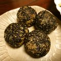 ☆Rokko☆'s cooksnap of when they made 熱々・簡単・ごま団子.