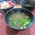イベ長's cooksnap of when they made 基本！大根、油揚げ、きのこのお味噌汁.