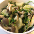 231なっち's cooksnap of when they made レンジ時短！大根としめじと豆苗のみそ炒め.