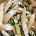 フジマイ's cooksnap of when they made それを捨てるなんて〜大根の皮と茎の浅漬け.