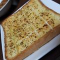ヤヨイ。's cooksnap of when they made おつまみガーリックトースト.