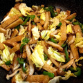 ek1's cooksnap of when they made 母の味！！キャベツと天ぷらの炒めもの.