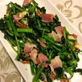さりーママ♪'s cooksnap of when they made 春菊とベーコンのチーズ炒め.