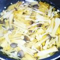 クックKOQ92X☆'s cooksnap of when they made たっぷりキノコの食べるスープでお吸物。.