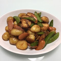 PonChoco♡'s cooksnap of when they made 新じゃがとスナックエンドウの甘辛炒め.