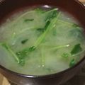 ずぼら新米主婦's cooksnap of when they made 豆苗と玉ねぎのお味噌汁.