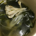 クックXCI6PE☆'s cooksnap of when they made 簡単！わかめと舞茸のスープ.