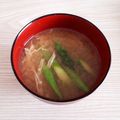 アクセル☆'s cooksnap of when they made アスパラとえのきとひき肉の味噌汁.