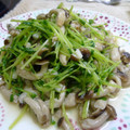 myukitty's cooksnap of when they made ☆豆苗ときのこの炒めもの☆.