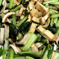 蒼の雫sp's cooksnap of when they made 小松菜・油揚げ・きのこの醤油バター炒め.