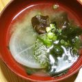 がっしゅまま's cooksnap of when they made 大根としめじのわかめ味噌汁.