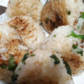 withスマーフ's cooksnap of when they made 大葉とチーズとおかかの焼きおにぎり.
