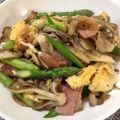 とむゴーゴー's cooksnap of when they made 超簡単アスパラと舞茸ベーコンのバター炒め.