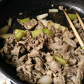 arakoshino's cooksnap of when they made ご飯がススム♡豚肉と長ネギのオイマヨ炒め.