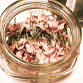りん０３０３'s cooksnap of when they made ソメイヨシノで…桜の塩漬け.