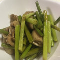 papikun's cooksnap of when they made ☆鶏皮とニンニクの芽炒め☆.