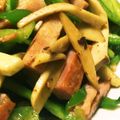 mikkusan's cooksnap of when they made ピーマンとエリンギとベーコンの炒め物.