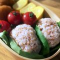 hiroerico's cooksnap of when they made 鮭フレークの混ぜご飯のサラダ菜巻き.