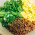 くまぬこʕ•ᴥ•ʔ's cooksnap of when they made 彩り綺麗な三色そぼろ丼❤.
