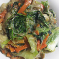 もりのりころ's cooksnap of when they made 簡単な節約油不使用の鶏皮と野菜炒め.