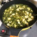 とんずらいだー's cooksnap of when they made 異常に美味しいモロヘイヤと鶏皮のスープ.
