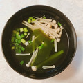 yesmama's cooksnap of when they made わかめとえのきのすまし汁.