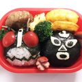 桂畑丸's cooksnap of when they made 仮面ライダー1号とショッカーのキャラ弁❤.