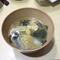 ラリー＆サラ's cooksnap of when they made 油揚げと白菜とワカメの味噌汁.