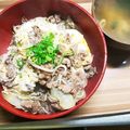 桃のすけ☆☆'s cooksnap of when they made 産後11kダイエット10分で簡単牛とじ丼.
