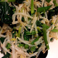 子育て奮闘中！'s cooksnap of when they made 白だしで♪ほうれん草とモヤシのナムル.