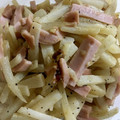 シュウ72's cooksnap of when they made 大根と魚肉ソーセージのオイマヨ炒め.