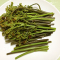 うさうさふさふさ's cooksnap of when they made 簡単塩と小麦粉でわらびのあくだし.