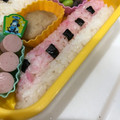kinako10's cooksnap of when they made 電車好き 新幹線はやぶさ 幼稚園のお弁当.