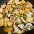 じんとっと's cooksnap of when they made 豚コマでガリバタ大根だ！.