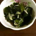 まっきぃ＾＾'s cooksnap of when they made ワカメと玉ねぎの酢の物★.