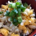 もきち☆'s cooksnap of when they made 電子レンジDE簡単ミニ丼☆揚げ玉いり卵丼.