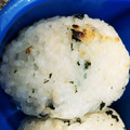 ＊実月＊'s cooksnap of when they made ワカメ増し増し♡おにぎり.