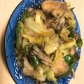 くろしろパンダ's cooksnap of when they made 鶏肉としめじとピーマンの炒め物.